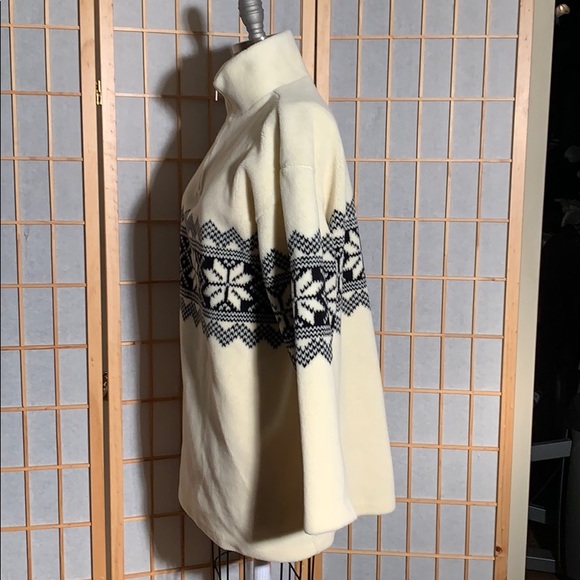 V Sport cozy pullover for winter, size Medium - Picture 4 of 7